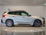 【BMWの伝統-3】BMWのお車は、&ldquo;駆け抜ける歓び&rdquo;を体現しております。走行の安定性とコーナリングの良さを追求し、思い通りにハンドルの操作可能です。