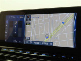 メーカー装着の12.3インチナビを装備しております。