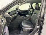 自動車保険について。正規ディーラーだけの特別なブランド保険に加入いただけます。基本補償に加え5つの項目をカバーする「プレミアムプラス」と、長期契約による安定した保険料で、さらなる安心と満足を提供します