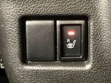 【シートヒーター】寒い日に重宝するシートヒーター!エアコンより早く温まってくれるので寒がりの人も安心ですね♪エアコンの温風は乾燥するから苦手、という方にもをおすすめです。