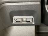 ハンドルの左下にETCがついています。高速道路の料金所の通過も楽々です。 カードの取り出しもしやすい場所についています。