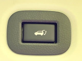 【パワーバックドア】スマートキーや運転席のボタンを押すだけでリアゲートが自動で開閉します!荷物を持っている時や、高い位置にあるバックドアを閉める際に便利な機能です♪
