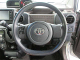 ステアリングから手を離さず、運転に集中したままオーディオ等の操作ができます。