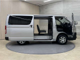 大開口のスライドドア。狭いスペースでも隣の車を気にせず開閉出来ます。