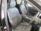 XC60 ウルトラ T6 AWD プラグイン ハイブリッド ブラック エディション 4WD 