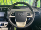 【純正革巻きステアリング】上質な革を使用することで、手にしっかり馴染みとても運転しやすいハンドルです♪