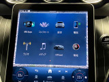 新しくなったセンターコンソールはスマートフォンを操作するような感覚でナビから車両の設定までが可能です。