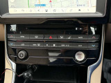 【エアコン】デュアルフルオートエアコンが搭載されています。運転席と助手席で自由に温度を調整可能です!