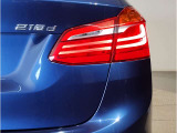 BMWの伝統の丸目4灯ヘッドライトでございます。LEDライトで視認性もよく明るく安全性の向上につながります。