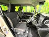 運転席まわりには十分なスペースがあり、大柄な方でもゆったり運転していただける環境です。