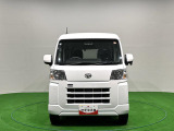 スクエアなボディが叶える広々空間、たくさん積めて仕事がしやすい荷室、働く人の運転しやすさ、そして、.先進の安全装備を搭載した仕事にレジャーに大活躍ハイゼットカーゴクルーズが入荷致しました。