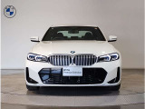 ☆BMWの代名詞とも言える【キドニーグリル】一目見ただけでBMW車であると認識できる確固たるアイコンとして存在感を放ちます☆