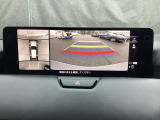 狭い場所での駐車やすれ違いなどでより的確な運転操作に役立つ360&deg;ビューモニターが装備されています。
