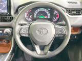 【純正革巻きステアリング】上質な革を使用することで、手にしっかり馴染みとても運転しやすいハンドルです♪