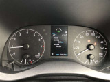 大型メーターで視界も良好な運転席廻りです。運転時の視線移動が少なくて済むので、安全性にも一役かってくれます。