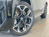 BMW純正アロイホイールはモデルやパッケージに合わせてデザインされています。洗練されたデザインで、足元の個性を引き立てます。