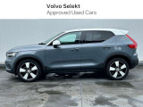 XC40T4Momentumのご案内でございます。おしゃれなホワイトルーフです。