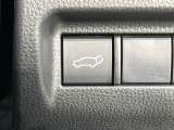 【パワーバックドア】スマートキーや運転席のボタンを押すだけでリアゲートが自動で開閉します!荷物を持っている時や、高い位置にあるバックドアを閉める際に便利な機能です♪