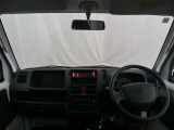 見通しのよいすっきりとした視界で、誰でも運転しやすいです。運転のしやすさは疲れにくさにも繋がりますよ♪