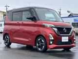 エマージェンシーブレーキ(衝突被害軽減ブレーキ)、フロントカメラが車両や歩行者を検知し警告音と共に衝突回避、軽減をアシストしてくれます。