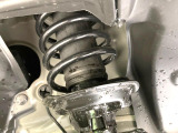 お車を安心してお乗りいただく為には、足回りの定期点検が欠かせません。サービスサポート(有償保証)では無料点検もご提供しており、安心のカーライフをお過ごしいただけるサポート体制が整っています。