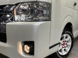 【LEDヘッドライト】悪天候や夜間走行時も良好な視界を確保し安心して運転できる高輝度LEDヘッドライトを装備!点灯速度が早く、消費電力も抑えられています。