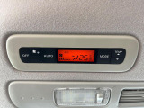 【リアオートエアコン】広い後部座席には必須の機能!風量や温度を自動で調整し前席と同様な車内環境にしてくれるリアオートエアコンを装備。夏の暑さも冬の寒さもストレスなく快適にお過ごしいただけます♪