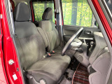 運転席シート廻りは使用感も少なく、良好な状態となっています。丁寧に使われていたことがよくわかりますね。