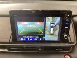 【マルチビューカメラ】周囲の状況を多彩なビューでナビ画面に表示します。駐車場や見通しの悪い交差点での安心感を高めます♪