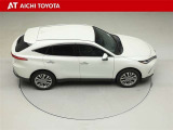 この中古車は、前後録画機能付デジタルインナミラーやヘッドアップディスプレイなど充実装備です。オーディオについてもJBL製を採用しています。合成皮革シートをはじめ、高級感を感じる室内です。