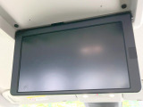 【フリップダウンモニター】大画面モニターで後席でもエンタメをお楽しみいただけます。小さなお子様にも大人気の装備です♪