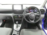 運転席からの視界はこんな感じです☆お気軽にご来店いただき、実際に座って是非お確かめください。ドライバーに寄り添う快適な操作フィールをもたらすステアリングです。