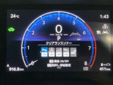 障害物や歩行者などを検知して音やディスプレイでお知らせしてくれるクリアランスソナー付きです。