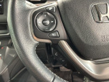 ステアリングにオーディオ操作スイッチが付いています。オーディオ画面に直接タッチしなくても操作が出来ますので、運転に集中できます。