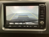 バックでの車庫入れも安心です! リアカメラが付いているバックモニター付のナビを装備しております。操作線もついており距離感も画面から確認できます。