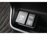 シガーソケットが付いているので、車から電源を取ることが出来ます!