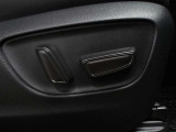 運転席はパワーシートなのでお好みのドライビングポジションに調整可能です♪