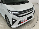 ヘッドライトには目立つくすみも無くクリアに仕上がっております。ポリッシャーでのみがきの工程を取り、ツヤのあるキレイな状態へ。