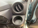 最も気になる室内は、特にこだわってクリーニングしております。マットやシートだけではなく、エアコンの吹き出し口やドアノブの隙間など、様々なブラシや道具を使い分けて、隅々までクリーニングしております。