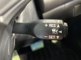【クルーズコントロール】高速道路もラクラク走行。アクセルを離しても一定速度で走行ができ、長距離運転時の負担を軽減!加速・減速も簡単なスイッチ操作で調整できます。