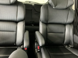 車外に出なくても運転席から3列目シートまで移動が可能です。子育てや荷物が多いときなど利便性が高いです