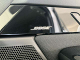 CX-30専用にチューニングが施された専用設計のBOSEサウンドシステムは、まるで車内でオーケストラを聞いているかのような上質な空間を演出してくれます。