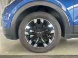 20560R16タイヤにActive専用アルミホイールを装備しております。