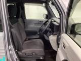 フィット感のあるシート。しっかりと支えてくれるので、長時間の運転を快適にサポートしてくれます。