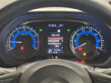【メーターまわり】ドライバーから見やすい位置にあって安全運転に寄与します。マルチインフォメーションディスプレイでは、クルマに関する情報の確認はもちろん、各種安全機能・装備のON/OFFも設定可能。