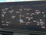 ●純正ナビ:一体感のあるナビは、高級感ある車内を演出してくれます。Bluetooth再生などオーディオ機能も充実しておりますので、運転もより楽しめます♪