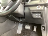 左側に高速で便利なETCがあり、横滑りを防ぐVSAなどのスイッチは、運転席の右側、手の届きやすい位置にあります。