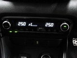 車内の温度管理に便利なオートエアコン☆