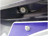 バックカメラが付いているので後方確認が非常にしやすいです。今や運転初心者も熟練者も必須装備!ついていて損はないですね♪