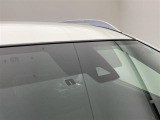 【衝突被害軽減ブレーキシステム(FCM)】フロントカメラとミリ波レーダーにより前方車両や歩行者を検知。衝突の危険があるときは、警報で注意を促しブレーキを制御して衝突回避または衝突被害の軽減をアシスト。